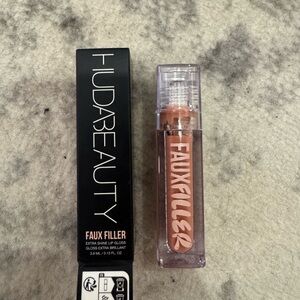 HUDA BEAUTY Faux Filler Lip Gloss in Honey